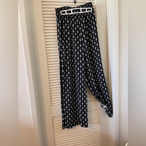 NWOT Aztec print pants - Picture 2 of 3